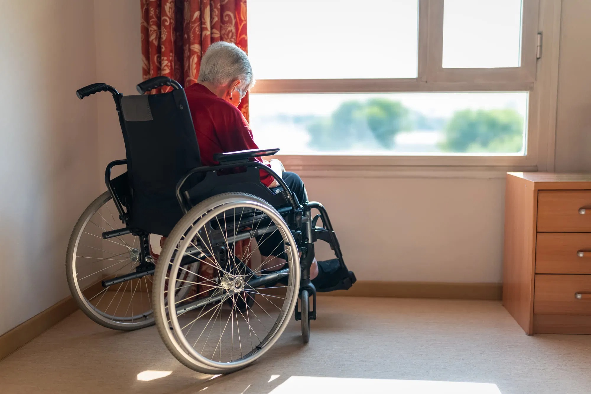 What type of wheelchair is best for the elderly