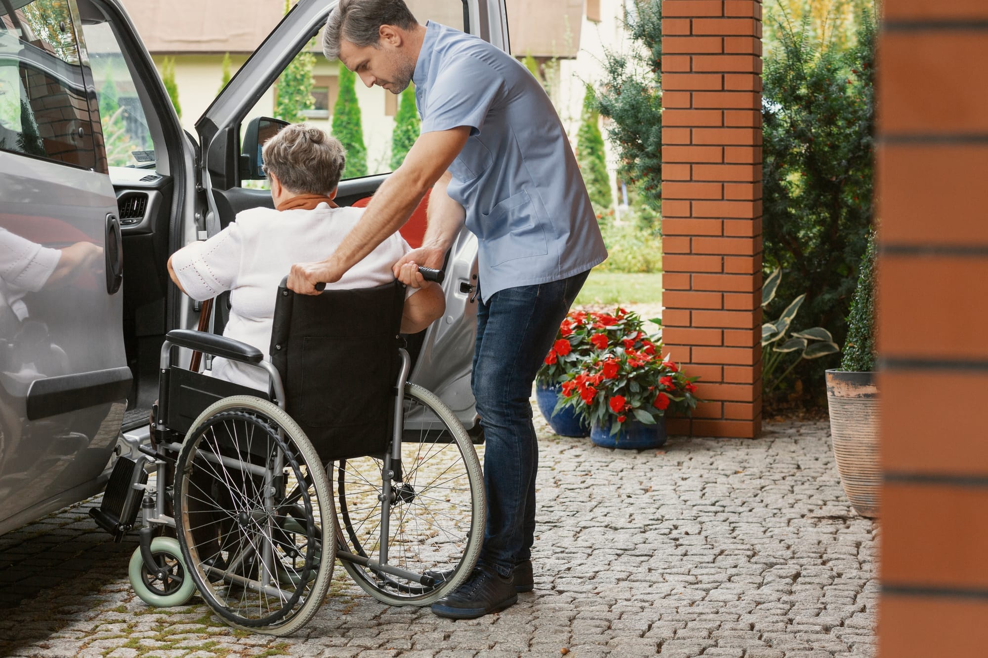 How to Choose a Wheelchair for an Aging Parent