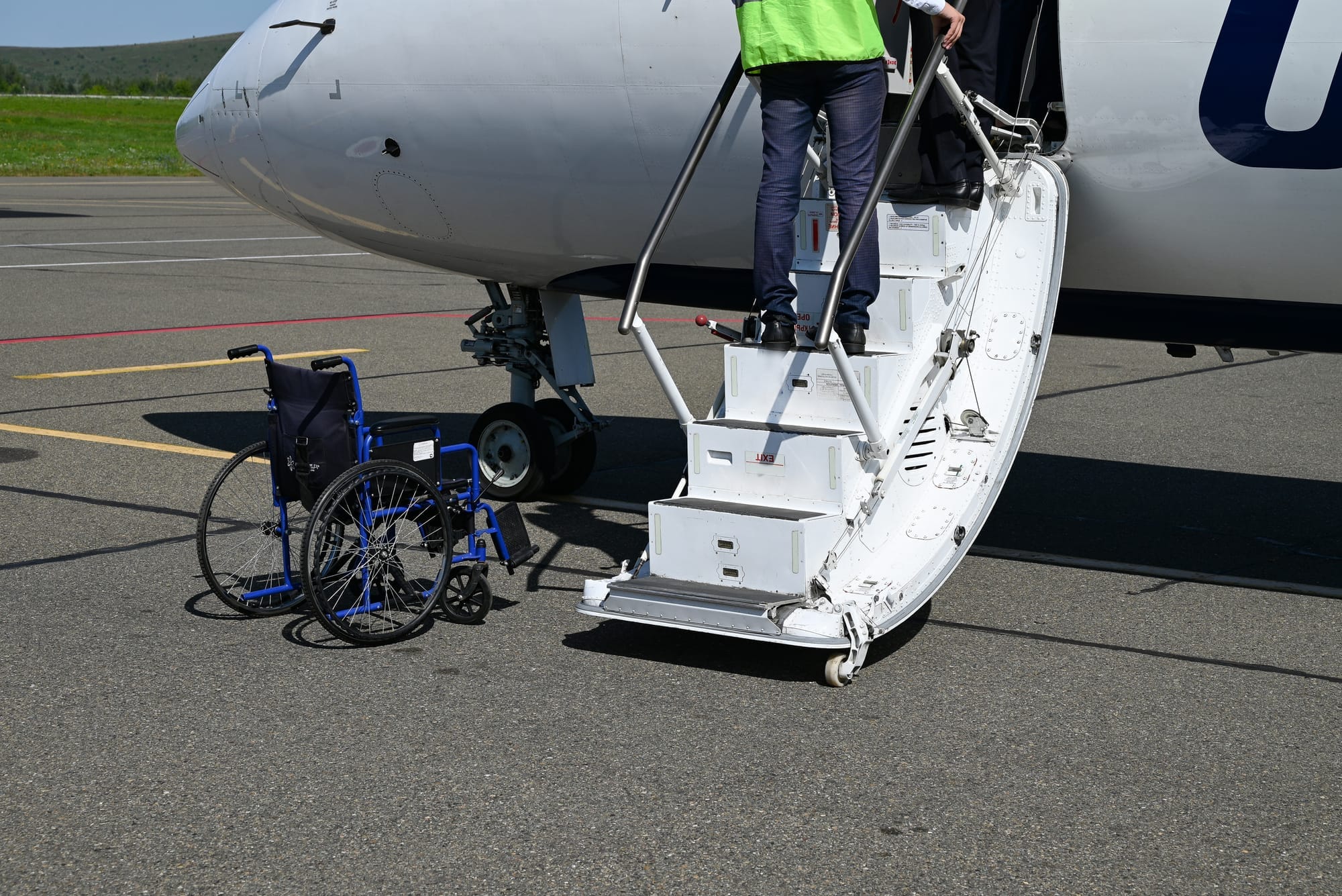 How to Choose an Airline-Approved Electric Wheelchair for International Flights